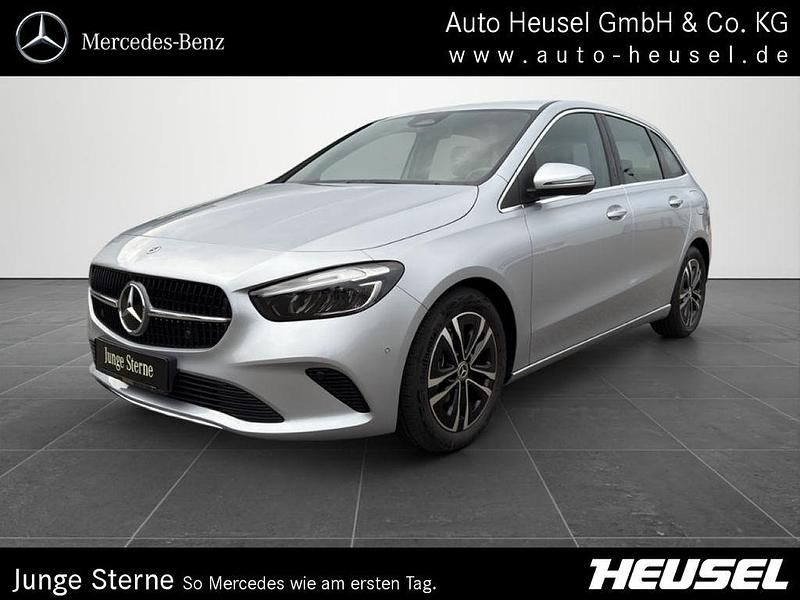 Metalliclack hightechsilber Gebraucht 2024 Mercedes B180 Progressive Van / Kleinbus | 29.490 € (Fairer Preis) - Bild 1/4