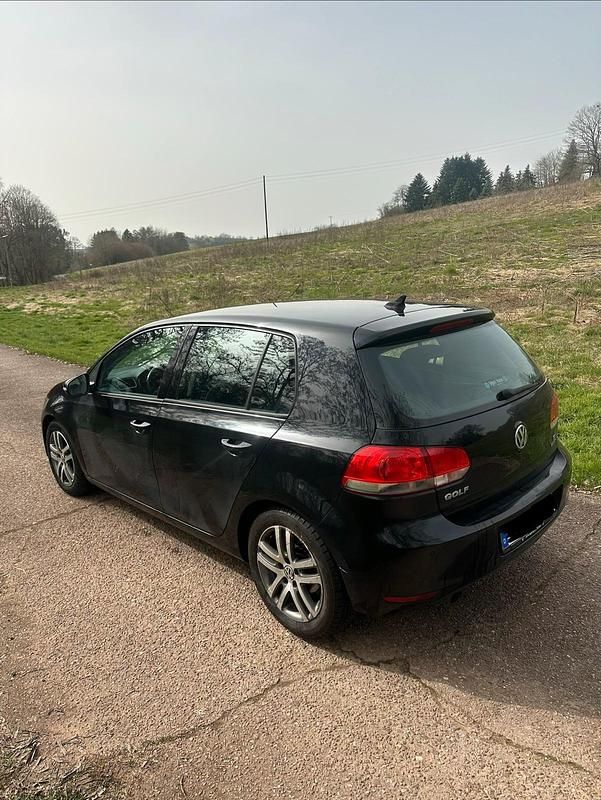 Gebraucht VW Golf VI 105 PS (77 kW) 2011 Schwarz Kleinwagen