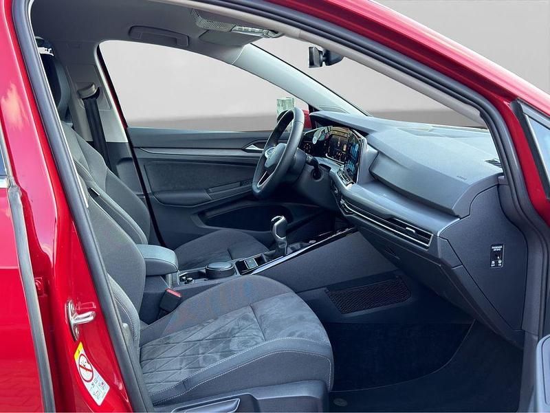 Gebraucht VW Golf VIII Style 150 PS (110 kW) 2023 Rot Limousine