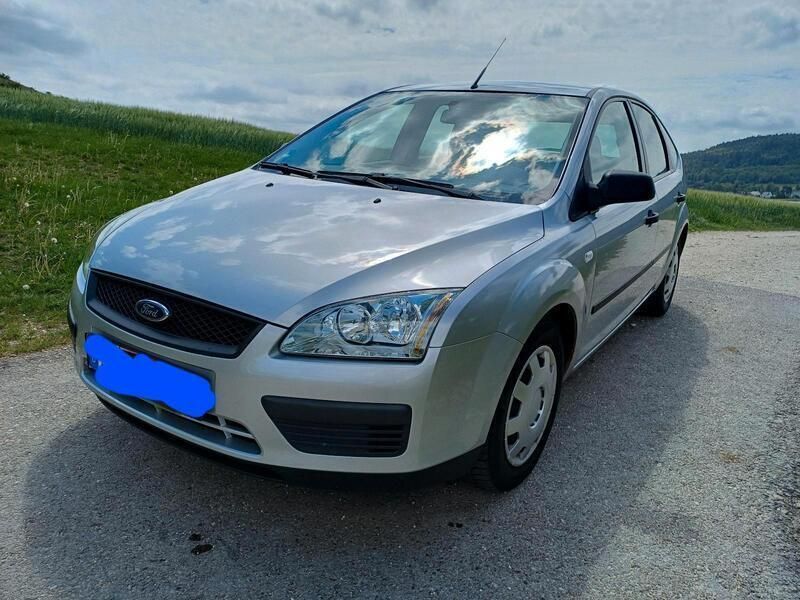 Silber Gebraucht 2005 Ford Focus Limousine | 2.600 € (Fairer Preis) - Bild 1/4