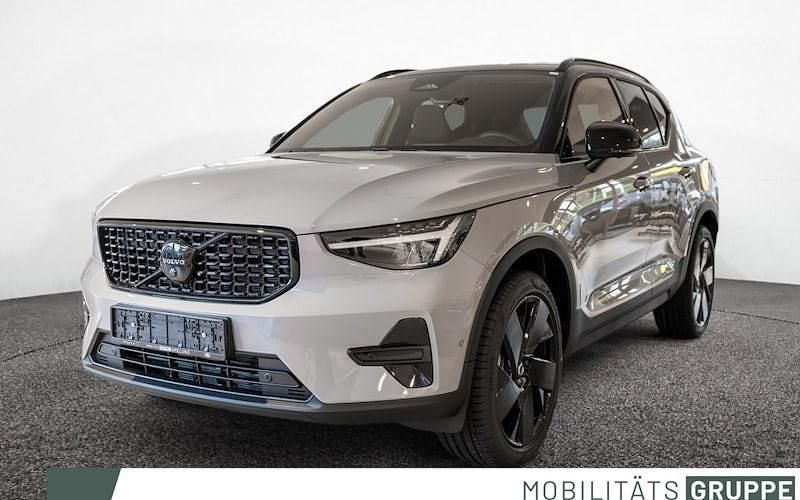 Neu Volvo XC40 Plus 163 PS (119 kW) 2025 Grau SUV