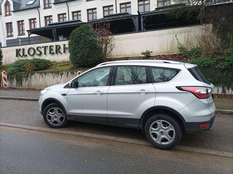 Gebraucht Ford Kuga Titanium 150 PS (110 kW) 2018 Silber SUV