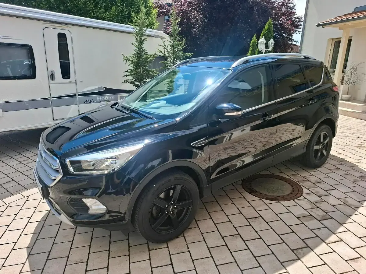 Gebraucht Ford Kuga 120 PS (88 kW) 2017 Schwarz SUV