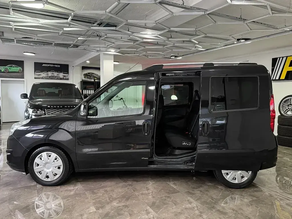 Gebraucht Opel Combo Edition 120 PS (88 kW) 2017 Schwarz Van / Kleinbus