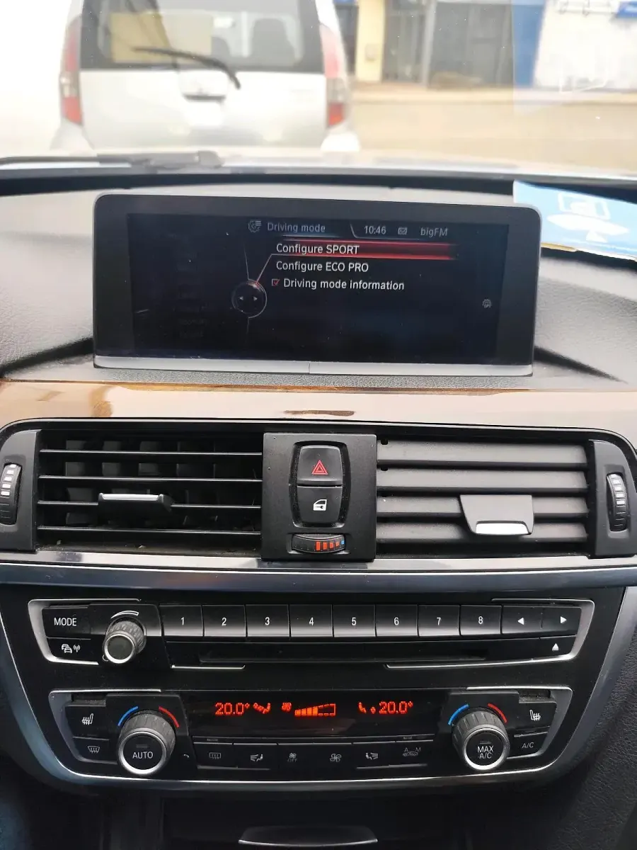 Gebraucht BMW 320 163 PS (119 kW) 2014 Blau Kombi