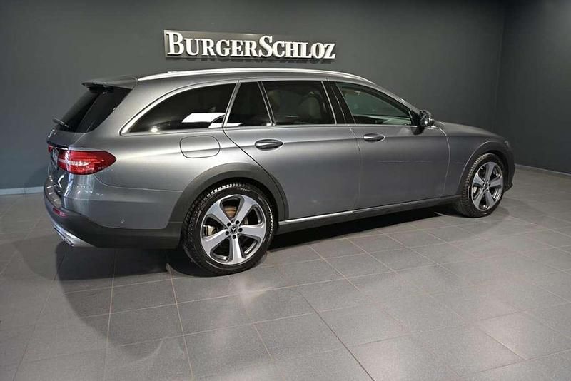 Gebraucht Mercedes E400 Avantgarde 330 PS (242 kW) 2019 Grau selenite grey metallic Kombi
