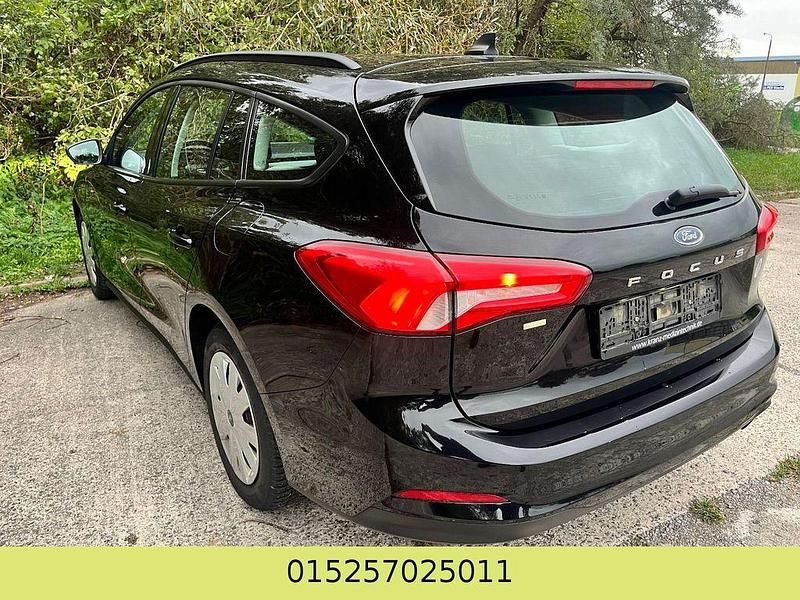 Gebraucht Ford Focus Trend 101 PS (74 kW) 2020 Schwarz Kombi