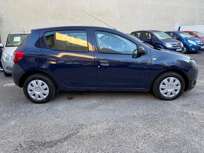 Gebraucht Dacia Sandero 75 PS (55 kW) 2013 Blau Limousine