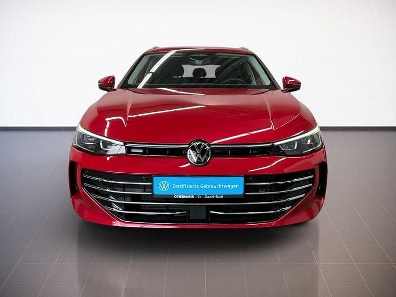 Gebraucht VW Passat Elegance 150 PS (110 kW) 2025 Chilirot metallic Kombi