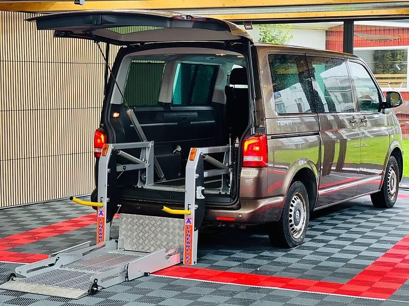 Gebraucht VW Multivan Team 140 PS (102 kW) 2011 Braun Van