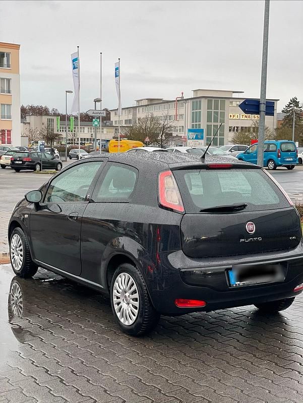 Gebraucht Fiat Punto 69 PS (50 kW) 2011 Schwarz Kleinwagen