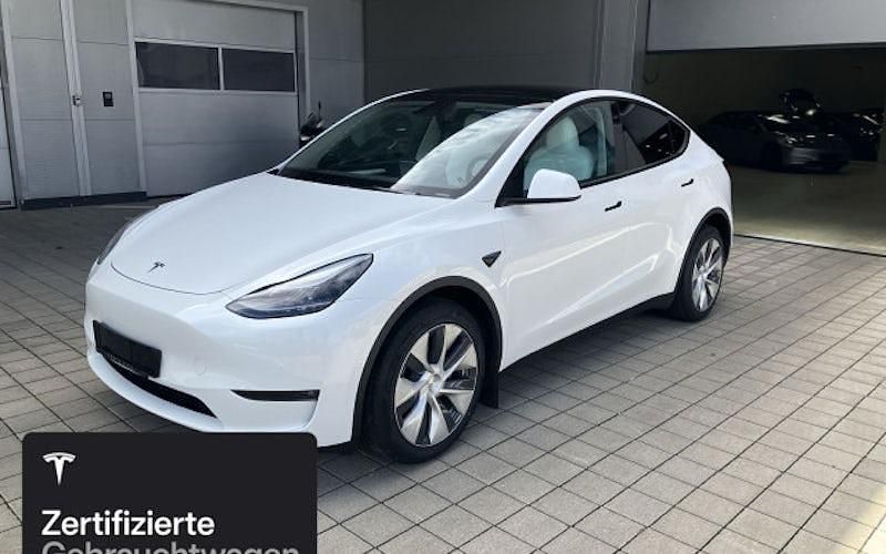 Weiß Gebraucht 2022 Tesla Model Y Long Range SUV | 40.200 € (Etwas zu teuer) - Bild 1/4