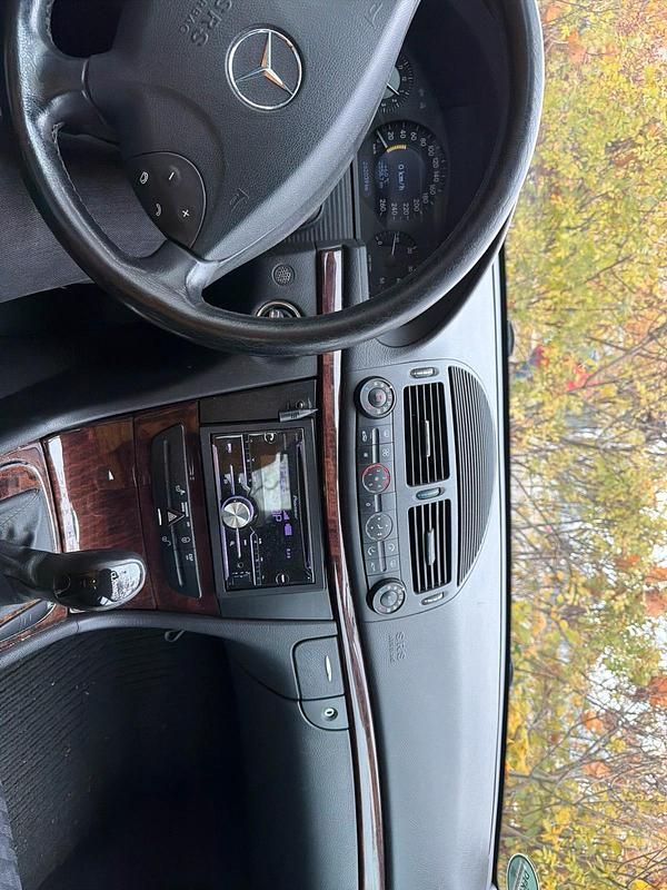 Gold Gebraucht 2003 Mercedes E200 Limousine | 1.750 € - Bild 1/4