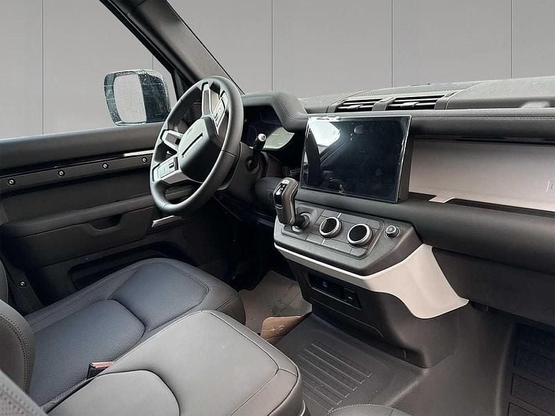 Gebraucht Land Rover Defender 252 PS (185 kW) 2026 Santorini black SUV