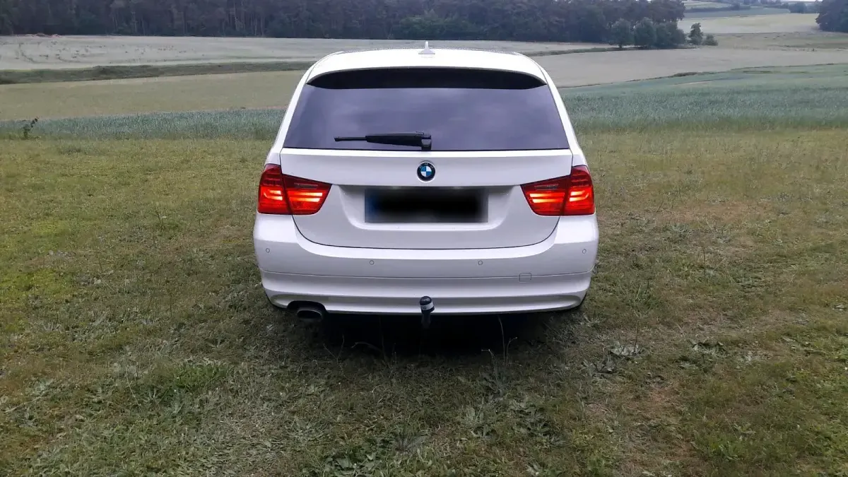 Gebraucht BMW 320 184 PS (135 kW) 2011 Weiß Kombi