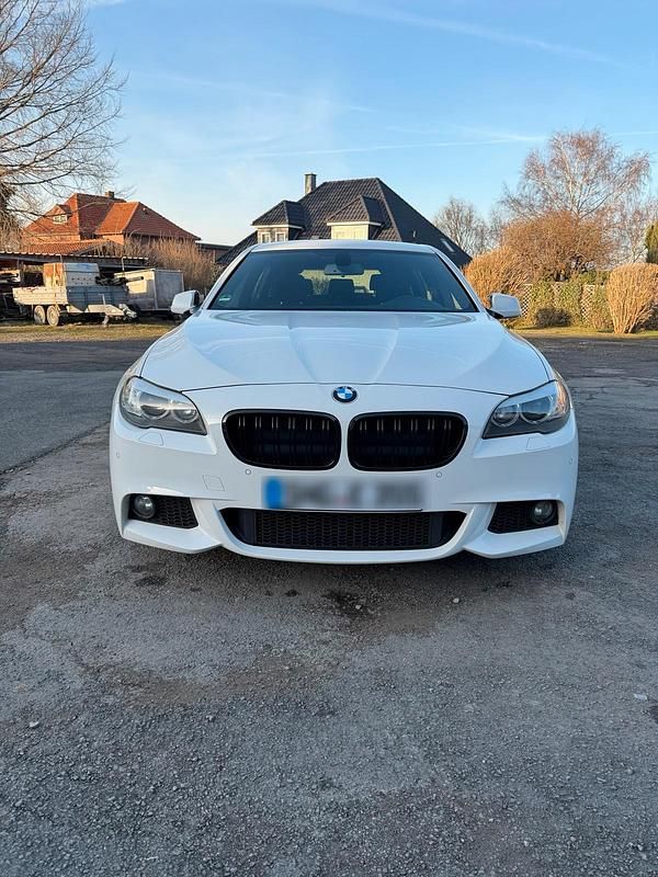 Weiß Gebraucht 2012 BMW 520 M Sport Kombi | 11.800 € (Teuer) - Bild 1/4
