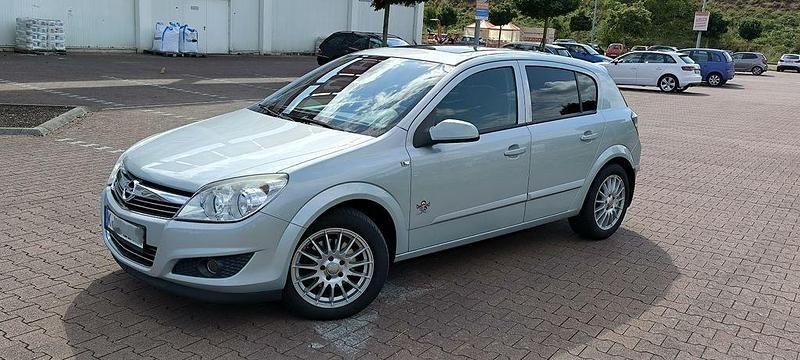 Silber Gebraucht 2008 Opel Astra Innovation Limousine | 2.100 € (Fairer Preis) - Bild 1/4