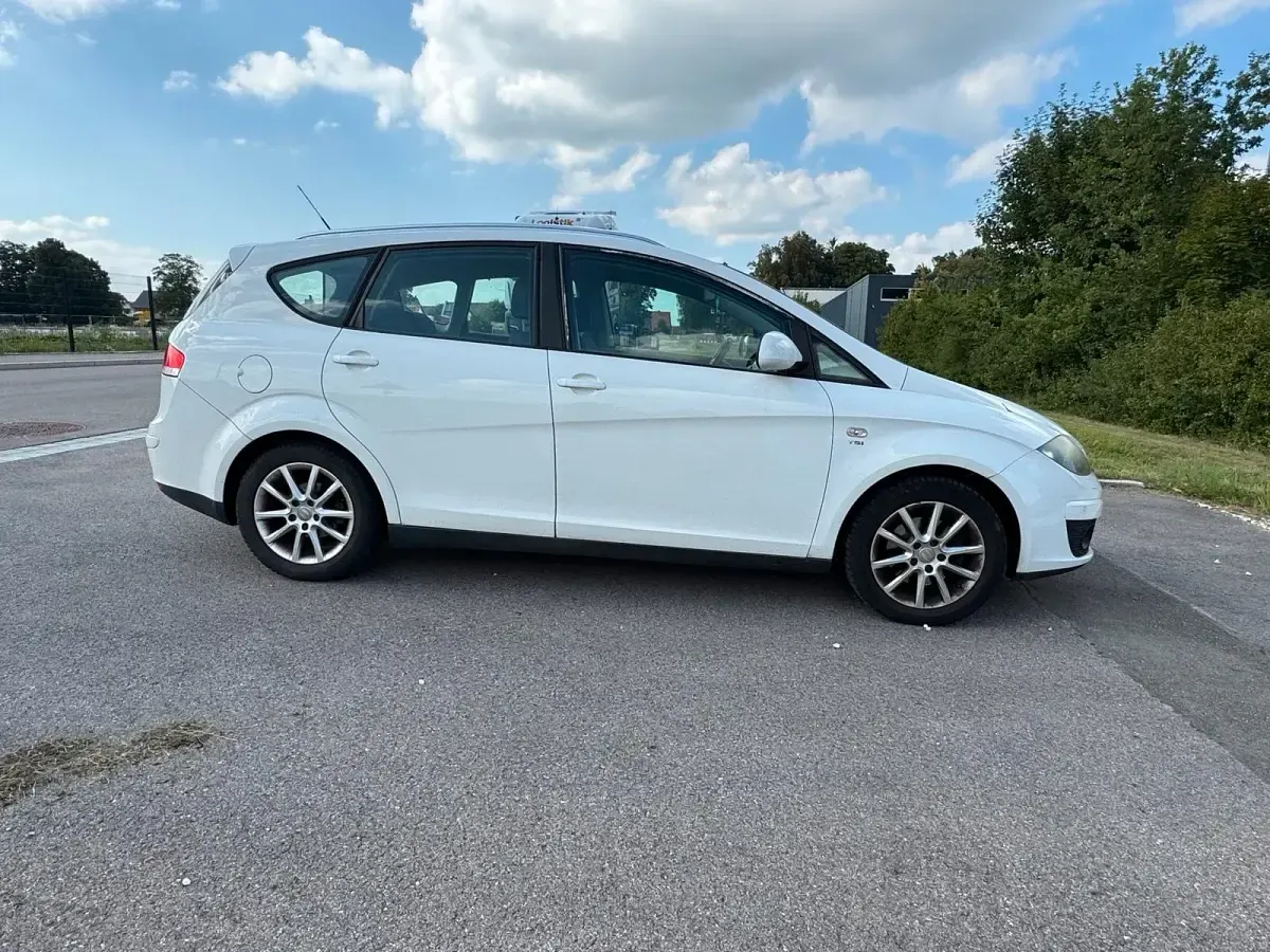 Gebraucht Seat Altea XL 160 PS (117 kW) 2010 Weiß Van / Kleinbus