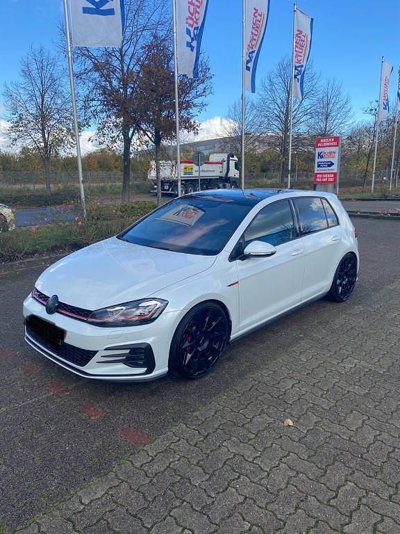 Weiß Gebraucht 2018 VW Golf VII GTI Limousine | 23.777 € (Fairer Preis) - Bild 1/4