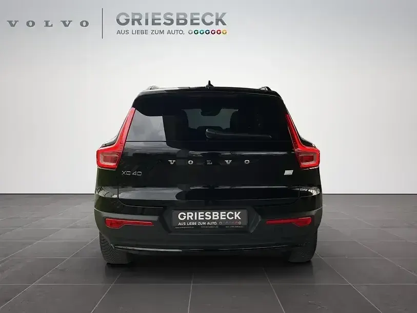 Gebraucht Volvo XC40 Plus 261 PS (191 kW) 2022 Onyx black / (metallic) SUV
