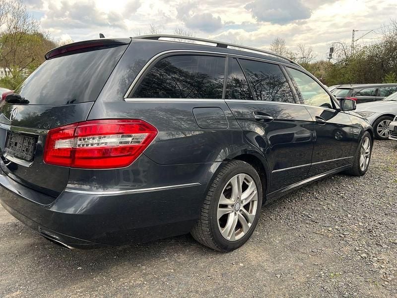 Gebraucht Mercedes E200 136 PS (100 kW) 2012 Grau Kombi