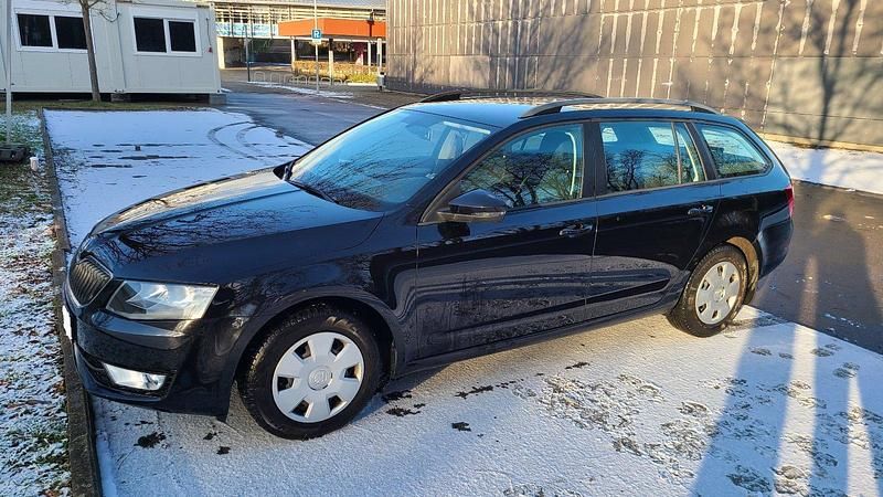 Schwarz Gebraucht 2015 Skoda Octavia Kombi | 6.500 € (Guter Preis) - Bild 1/4