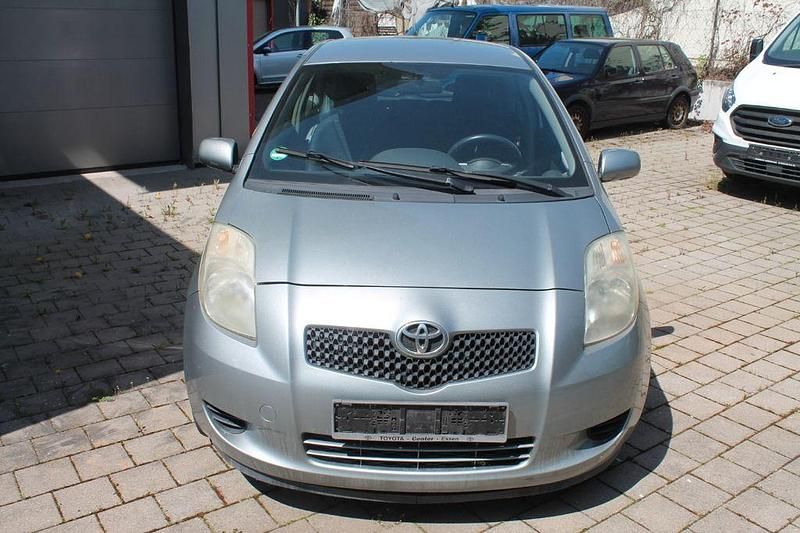 Blau Gebraucht 2006 Toyota Yaris Sol Limousine | 1.204 € (Superpreis) - Bild 1/4