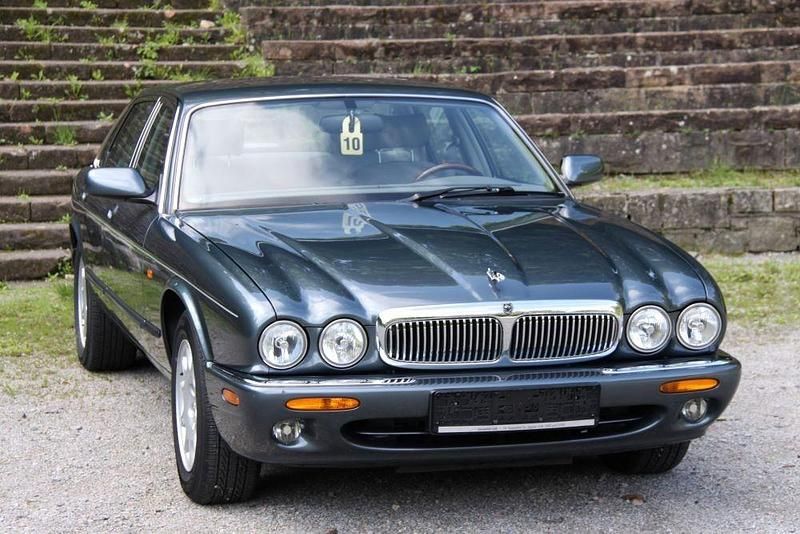 Grau Gebraucht 1998 Jaguar XJ Sovereign Limousine | 29.999 € - Bild 1/4