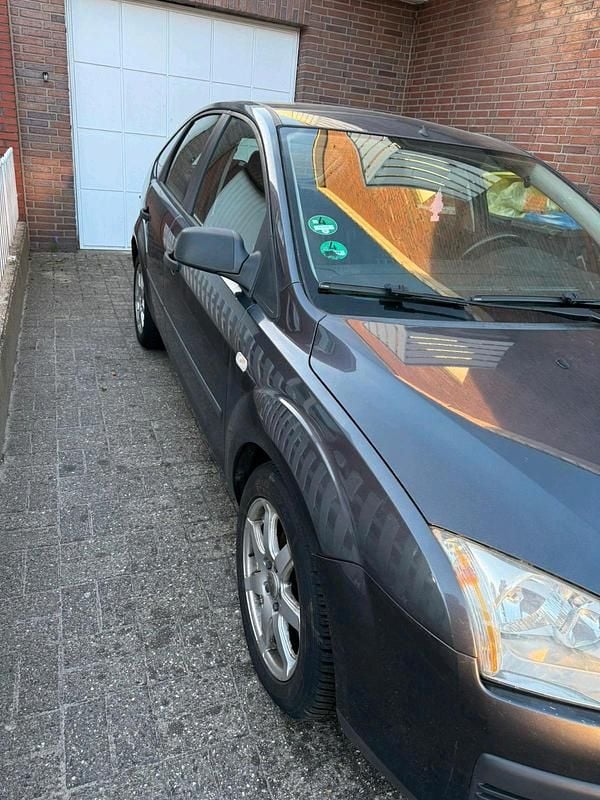 Gebraucht Ford Focus 109 PS (80 kW) 2006 Grau Limousine