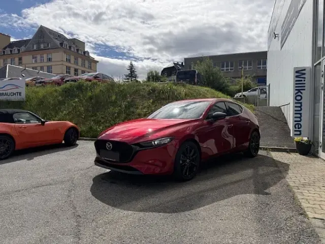Gebraucht Mazda 3 Homura-Line 186 PS (136 kW) 2026 Rot Limousine