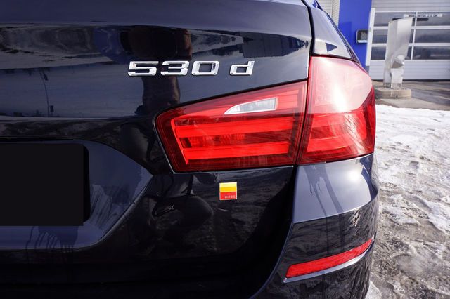 Gebraucht BMW 530 Sport Line 258 PS (189 kW) 2013 Schwarz metallic Kombi