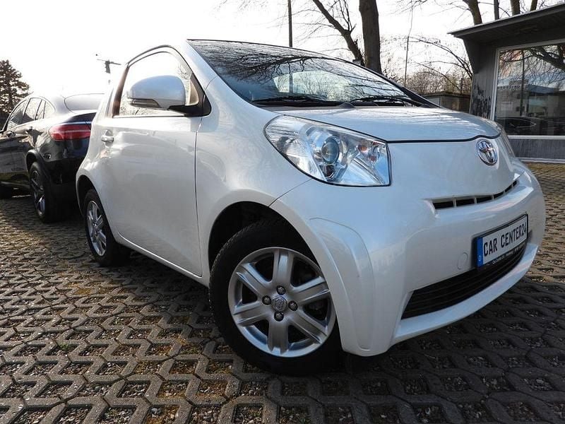 Gebraucht Toyota iQ Basis 68 PS (50 kW) 2009 Weiß Kleinwagen