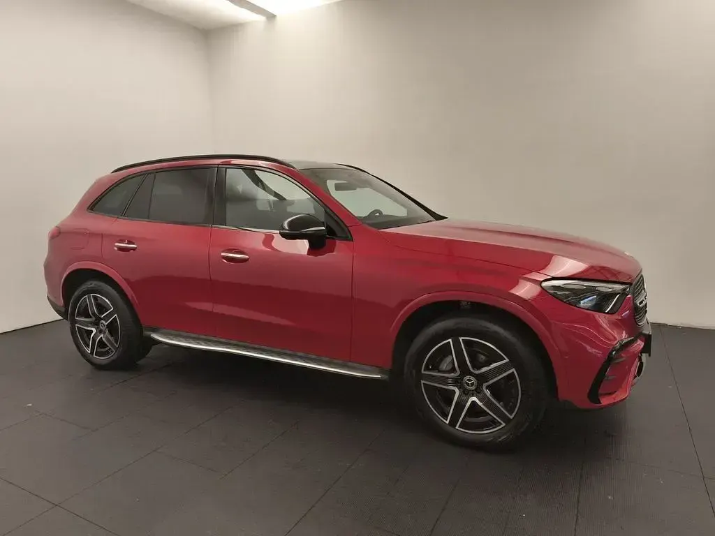 Gebraucht Mercedes GLC300de AMG 197 PS (144 kW) 2023 Rot SUV