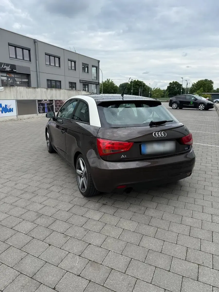 Gebraucht Audi A1 105 PS (77 kW) 2010 Braun Kleinwagen