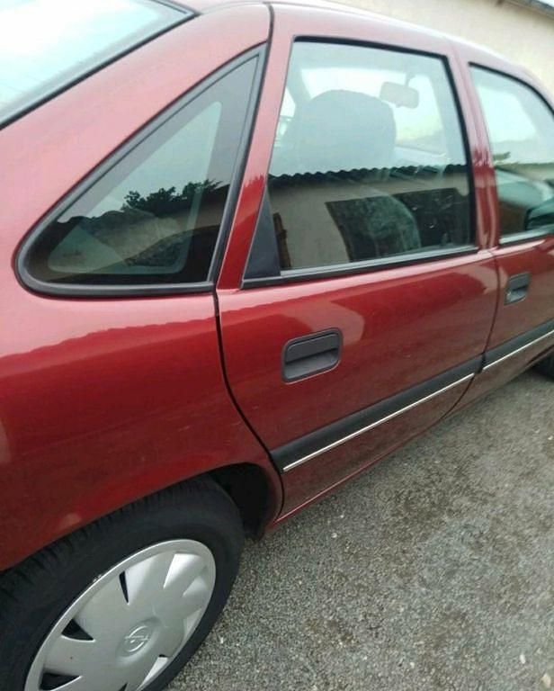 Gebraucht Opel Vectra 90 PS (66 kW) 1994 Rot Limousine