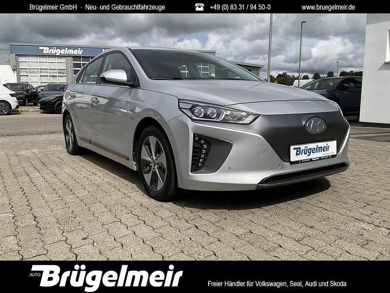 Platinum silver / met Gebraucht 2017 Hyundai Ioniq Premium Limousine | 9.890 € (Fairer Preis) - Bild 1/4