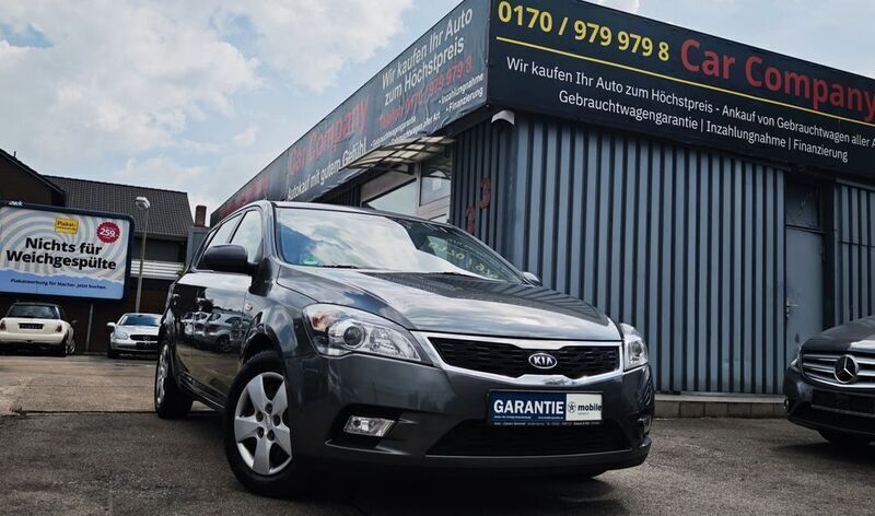 Grau Gebraucht 2010 Kia Ceed Vision Limousine | 7.399 € (Etwas zu teuer) - Bild 1/4