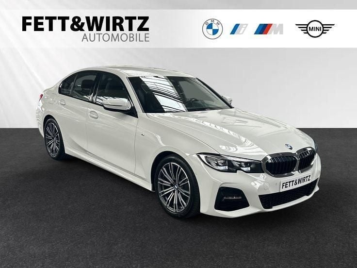 Alpinweiss Gebraucht 2022 BMW 318 M Sport Limousine | 31.490 € (Fairer Preis) - Bild 1/3
