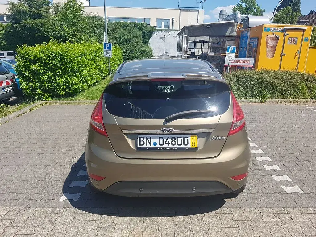 Gebraucht Ford Fiesta Champions Edition 95 PS (69 kW) 2011 Gold Limousine