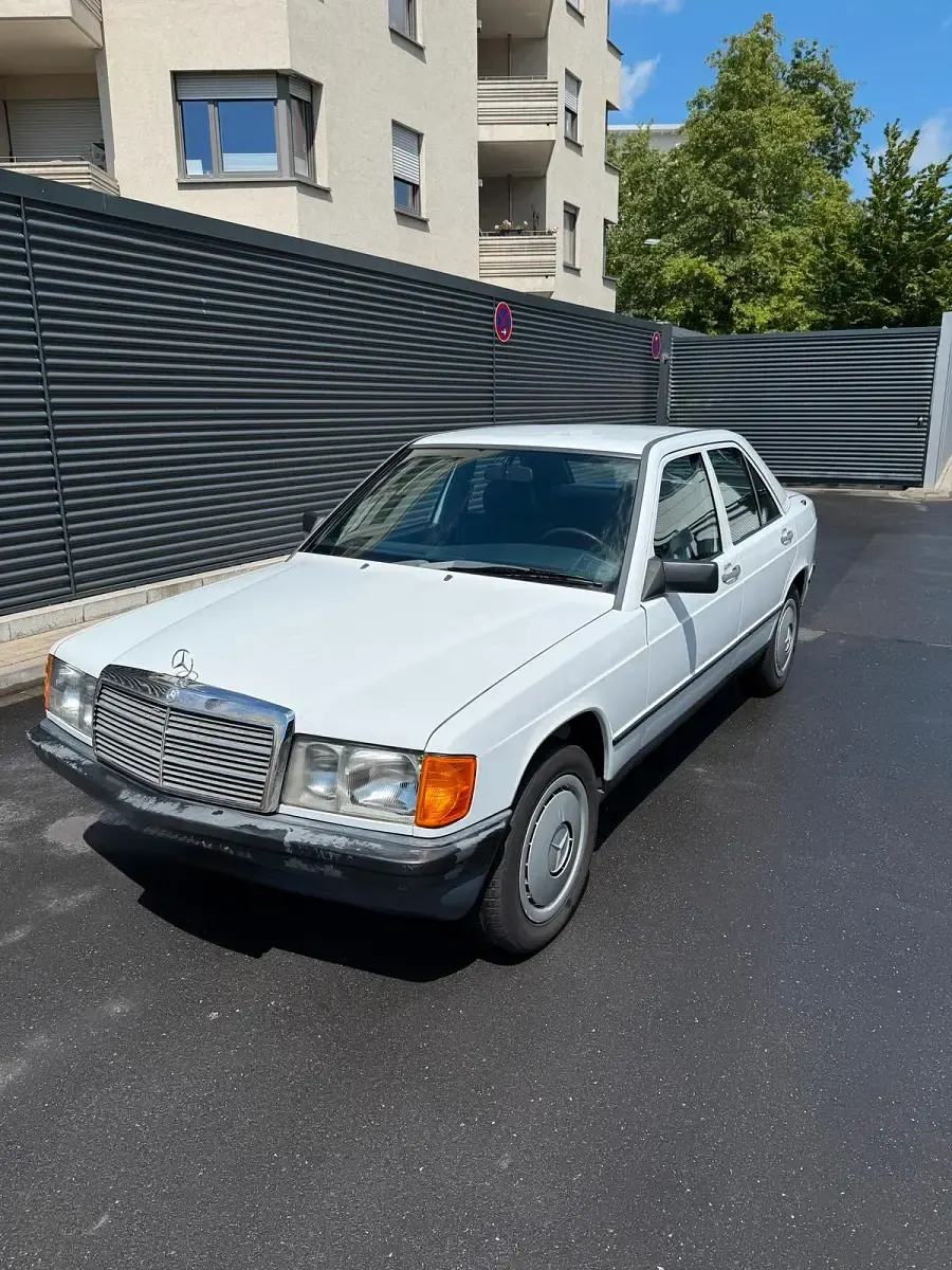 Gebraucht Mercedes 190 119 PS (87 kW) 1987 Weiß Limousine