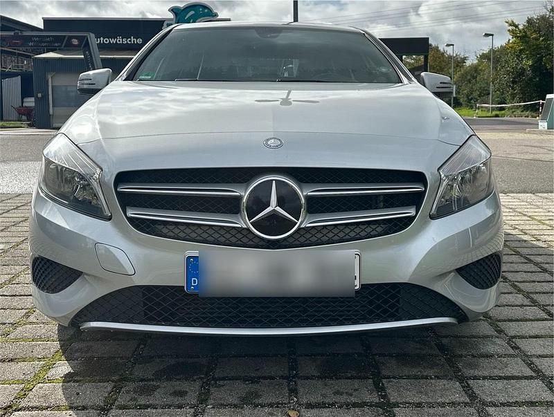 Silber Gebraucht 2013 Mercedes A180 Kleinwagen | 8.990 € (Guter Preis) - Bild 1/4