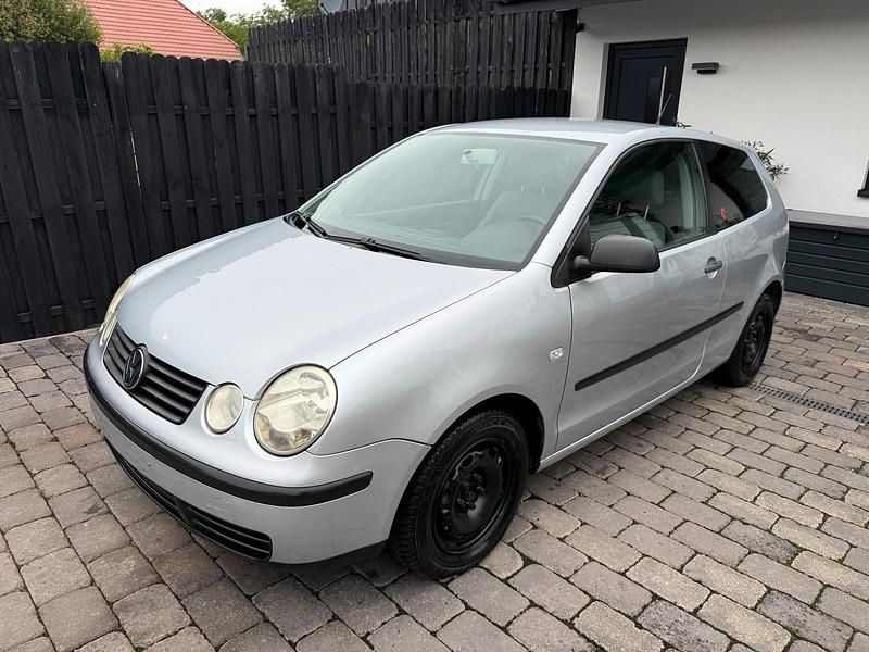 Silber Gebraucht 2003 VW Polo Kleinwagen | 1.799 € (Etwas zu teuer) - Bild 1/4