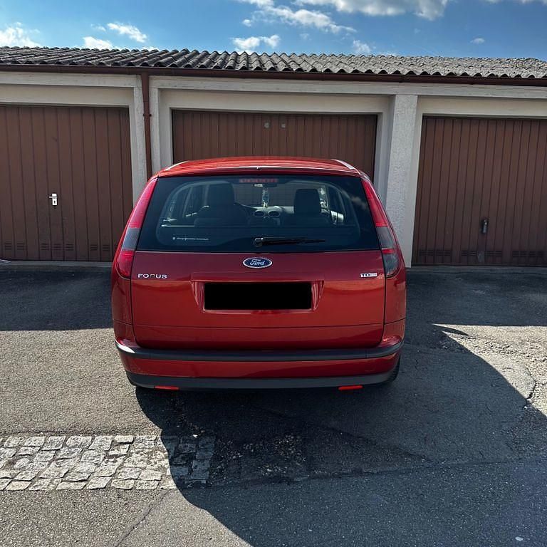 Second-hand Ford Focus Style 109 CP (80 kW) 2007 Roșu Berlinǎ