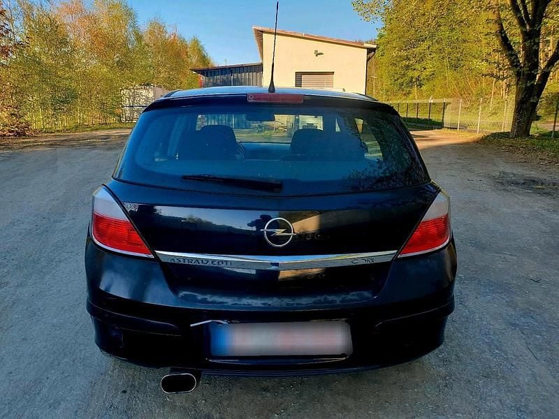 Second-hand Opel Astra 200 CP (147 kW) 2005 Negru Berlinǎ