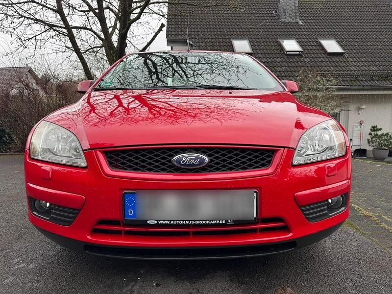 Rot Gebraucht 2007 Ford Focus Limousine | 500 € (Superpreis) - Bild 1/4