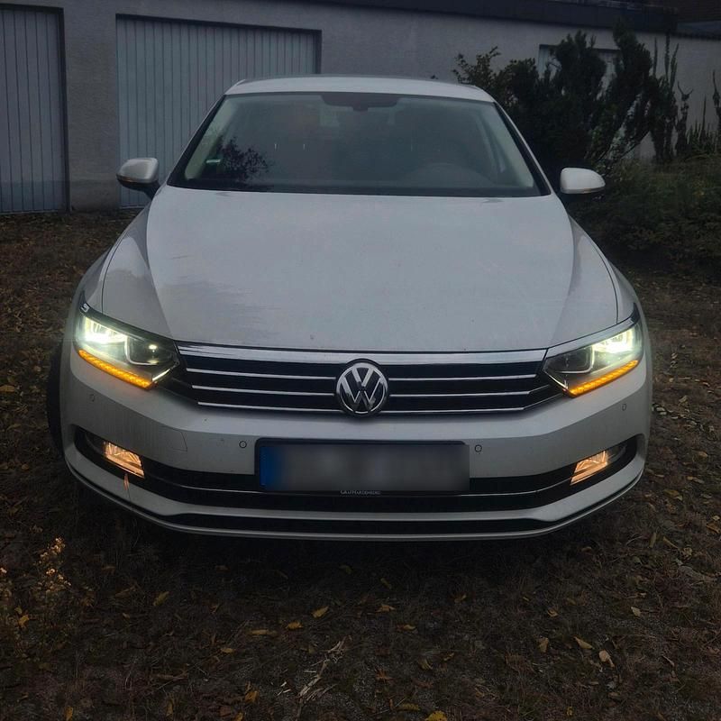 Weiß Gebraucht 2016 VW Passat Limousine | 18.400 € (Teuer) - Bild 1/4