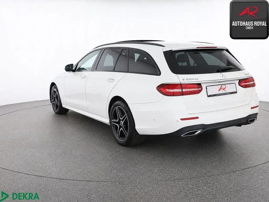 Gebraucht Mercedes E300 AMG 306 PS (225 kW) 2022 Polarweiss Kombi