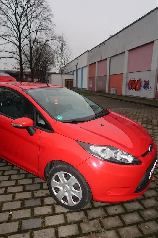 Gebraucht Ford Fiesta 60 PS (44 kW) 2009 Rot Kleinwagen