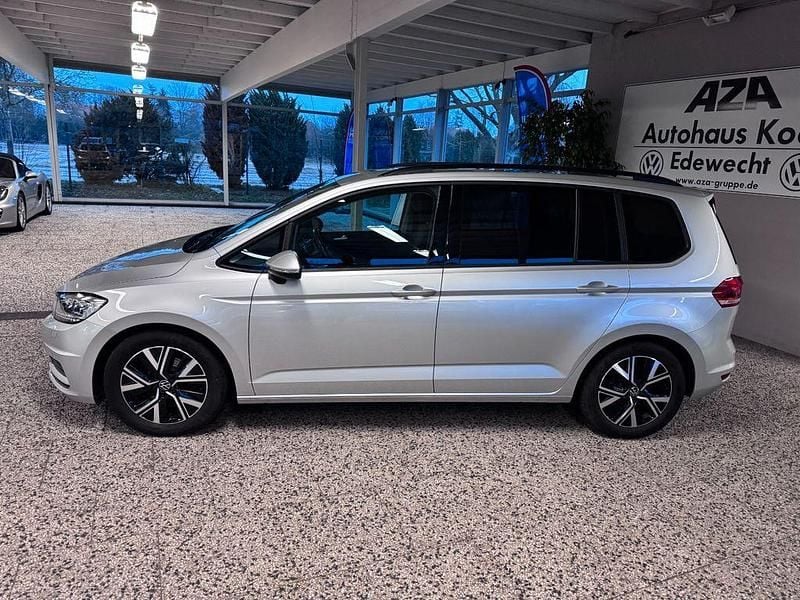 Gebraucht VW Touran Comfortline 122 PS (89 kW) 2023 Silber Van / Kleinbus
