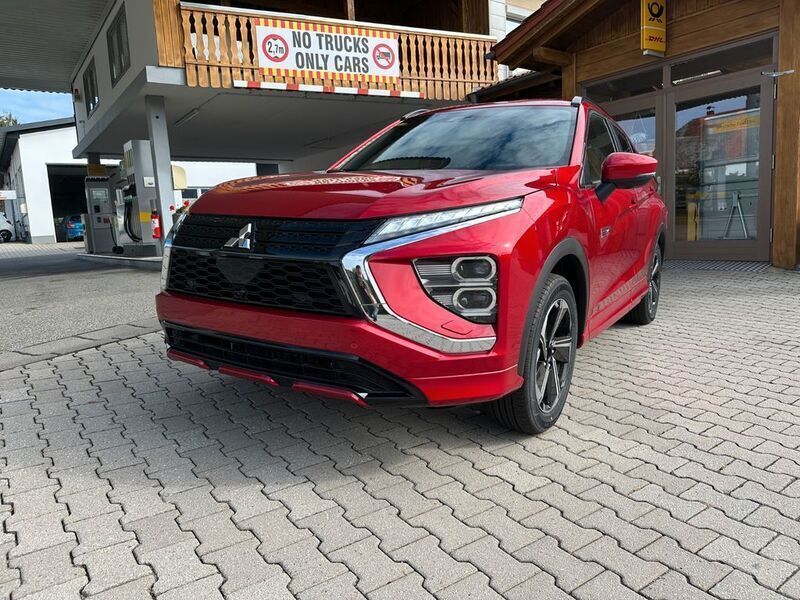 Rot Gebraucht 2024 Mitsubishi Eclipse Cross Plus SUV | 34.990 € - Bild 1/4